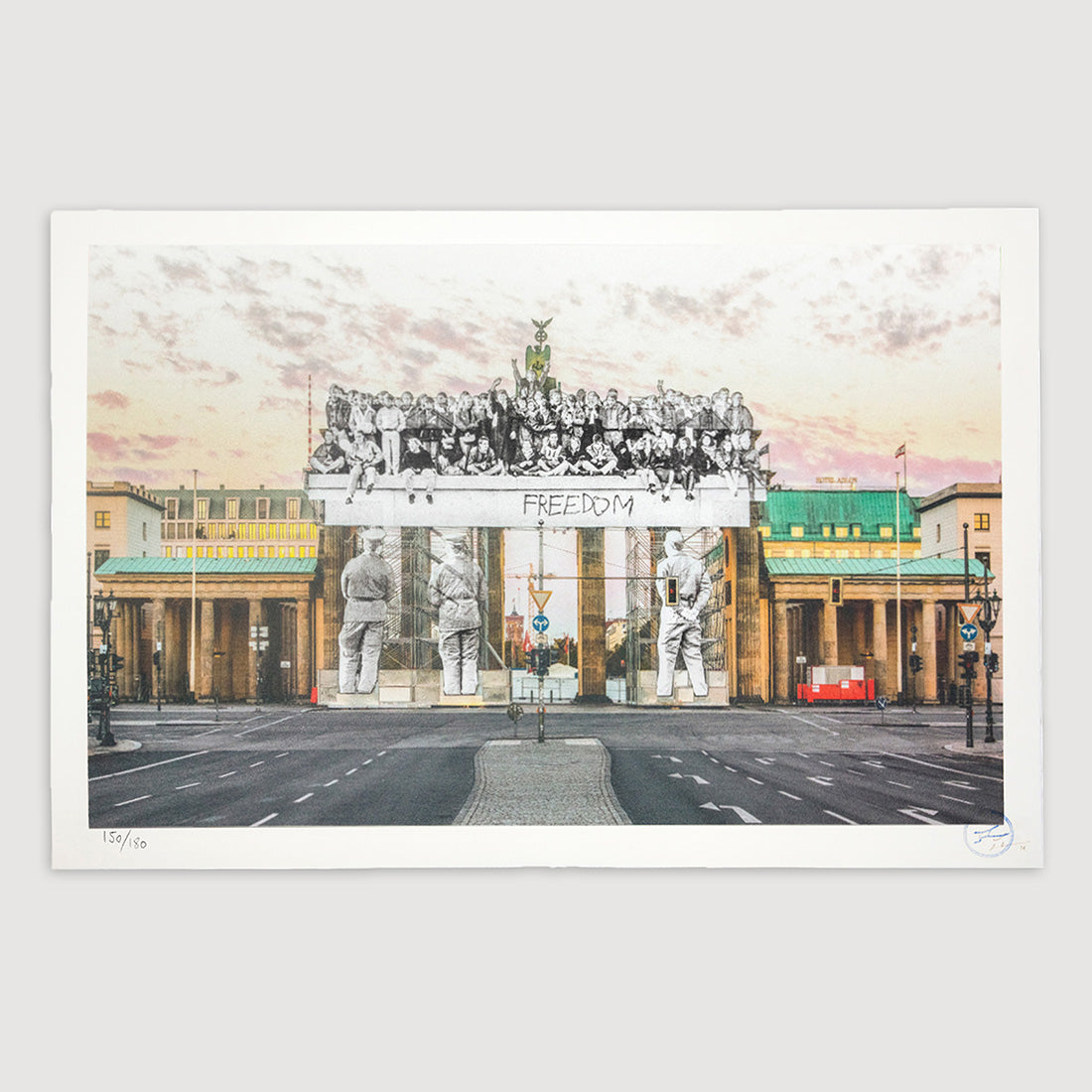 Giants, Brandenburg Gate, September 27, 2018, 18h55, © Iris Hesse, Ullstein Bild, Roger-Viollet, Berlin, Germany