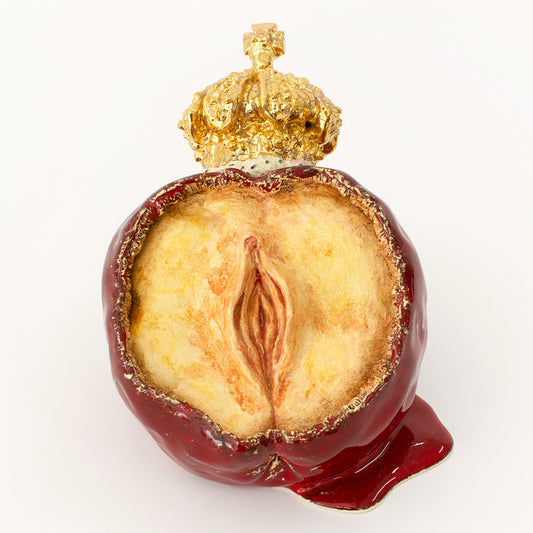 Limited edition Queen piece by Ana + Betânia available at Underdogs