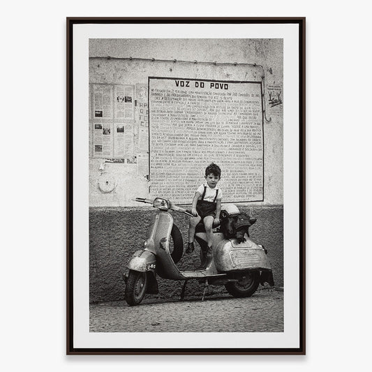 Collectible Lisboa art piece by Alfredo Cunha, sold via Underdogs