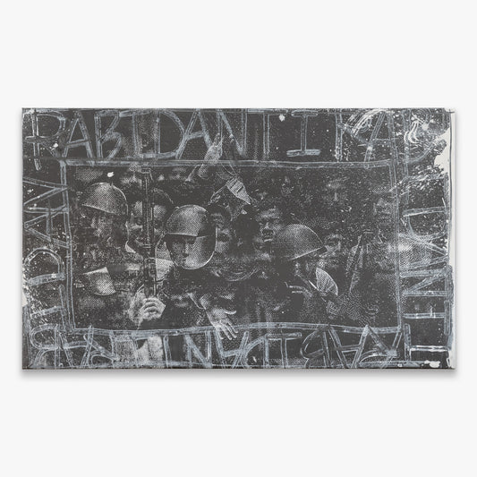 Fidel Évora Revolução retratada em carvão e giz artwork featuring monochrome figures and layered chalk-like textures on canvas