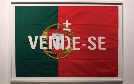 Vende-se (For Sale)