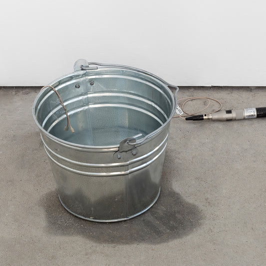 Limited edition Cuantas Lagrimas Pesa Una Vida piece by Escif available at Underdogs