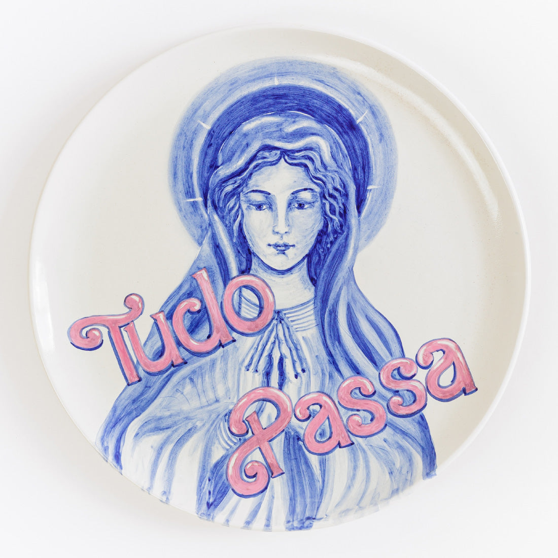 TUDO PASSA decorative ceramic plate with blue portrait and pink lettering by Ana Betânia, earthenware with glaze and high-fire ink, Underdogs Gallery Lisbon, 2024
