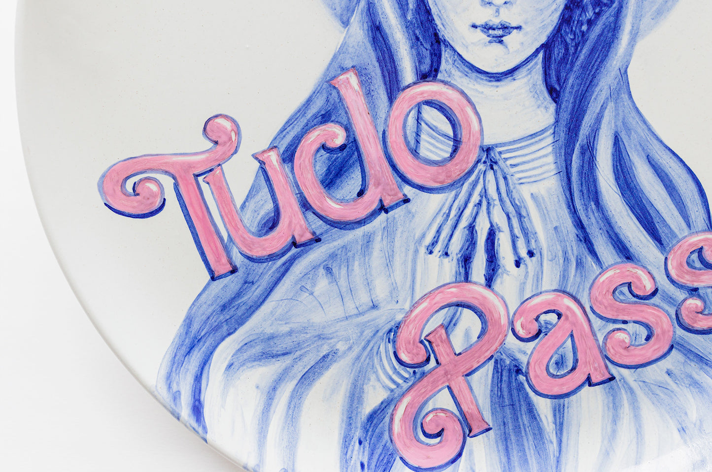 Close-up detail of TUDO PASSA ceramic plate artwork showing illustrated female portrait and lettering by Ana Betânia, Underdogs Gallery Lisbon