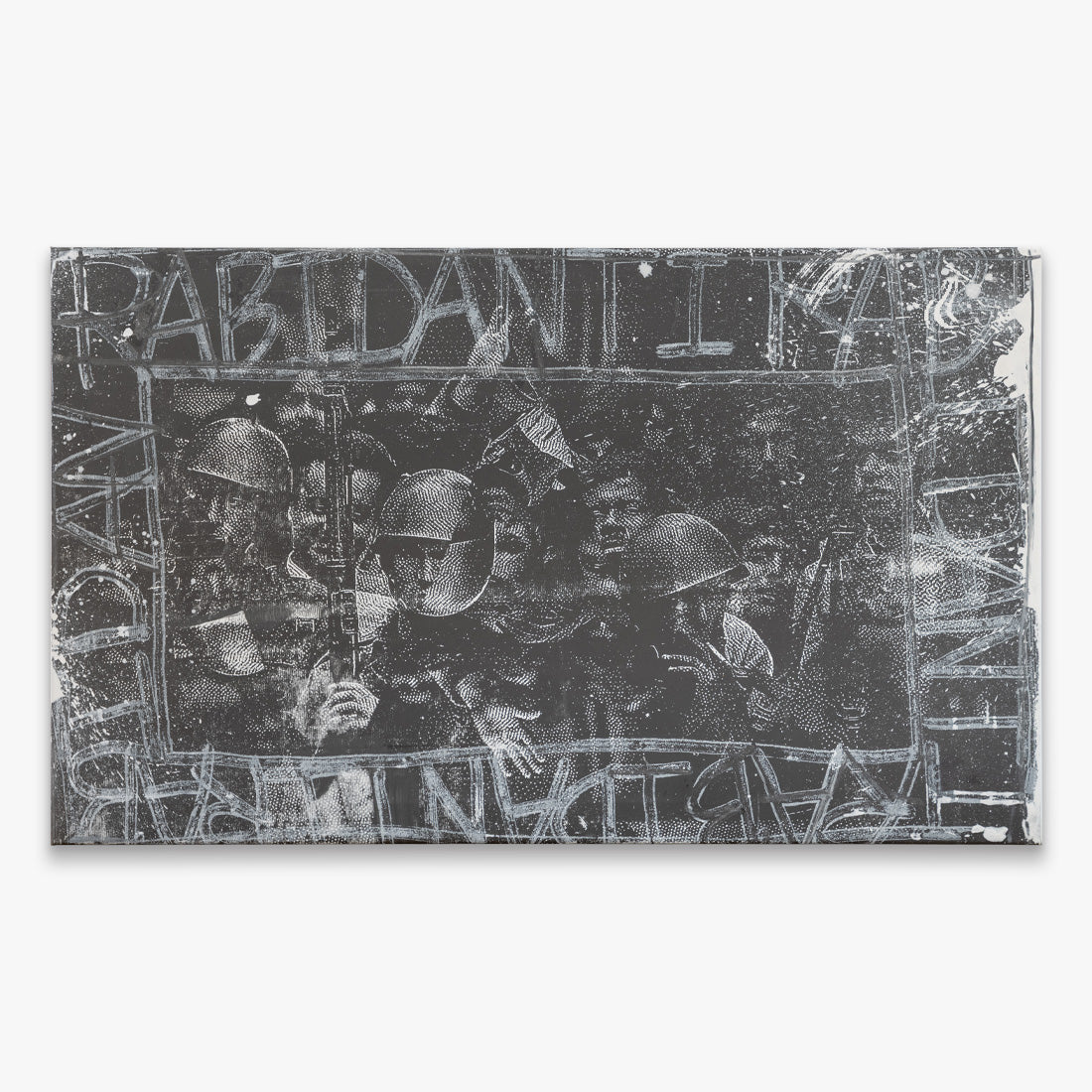 Fidel Évora Revolução retratada em carvão e giz artwork featuring monochrome figures and layered chalk-like textures on canvas